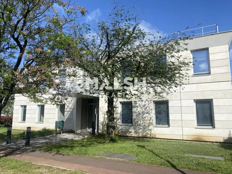 Bureau dans Bron à louer - Photo du bâtiment - Image 2 de 14