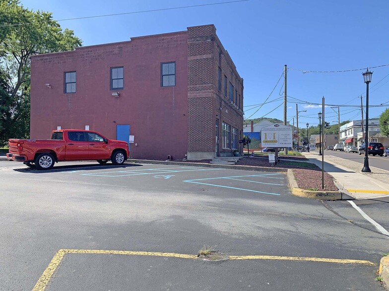 140 Main St, Luzerne, PA for lease - Building Photo - Image 2 of 11