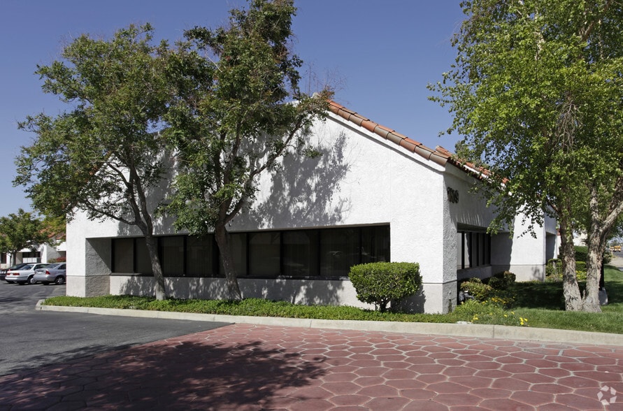 1609 E Palmdale Blvd, Palmdale, CA for sale - Building Photo - Image 3 of 12