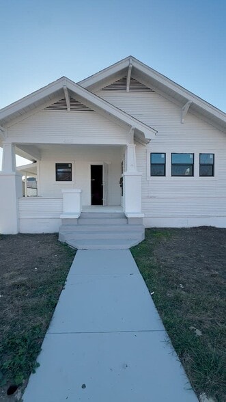 4219 S Presa St, San Antonio, TX for sale - Commercial Listing Video - Image 2 of 8