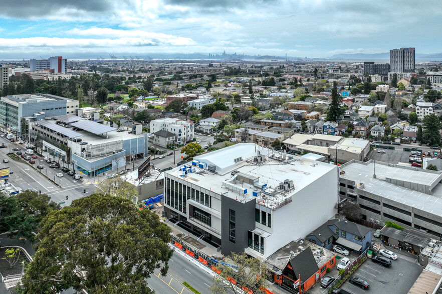 3901-3903 Broadway, Oakland, CA à louer - Photo de construction - Image 3 de 7