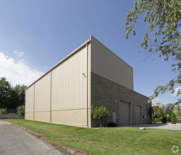 12447 Hartel St, Livonia, MI for lease - Building Photo - Image 2 of 3