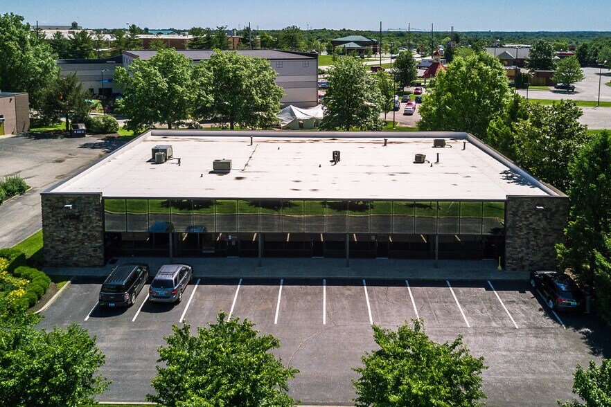 11400 Decimal Dr, Louisville, KY à louer - Photo du bâtiment - Image 3 de 6