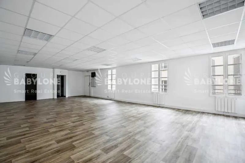 Office in Sèvres for lease Building Photo- Image 1 of 14