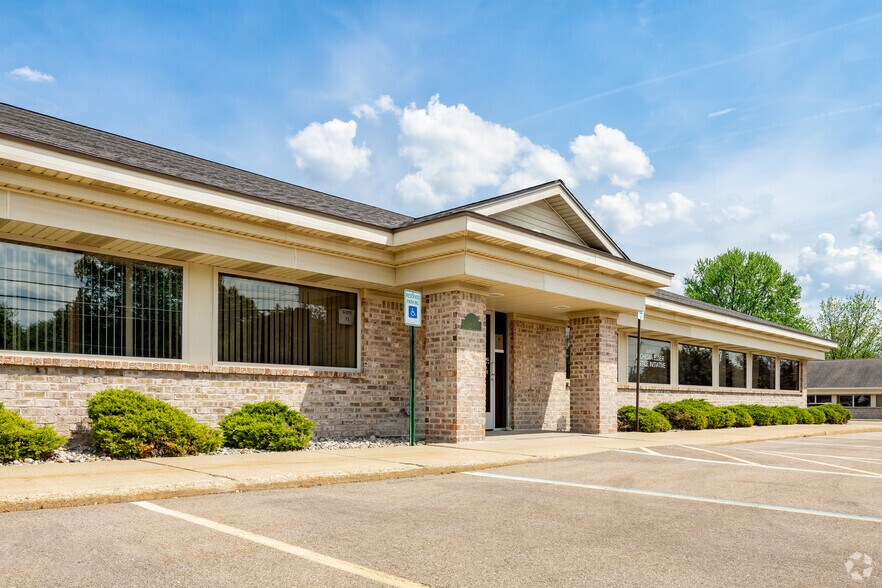 15851 S US Highway 27, Lansing, MI à vendre - Photo du bâtiment - Image 2 de 9