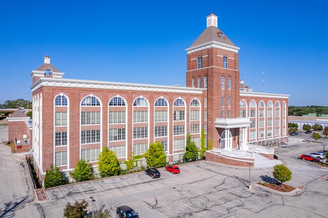 More details for 4425 N Port Washington Rd, Glendale, WI - Office for Lease