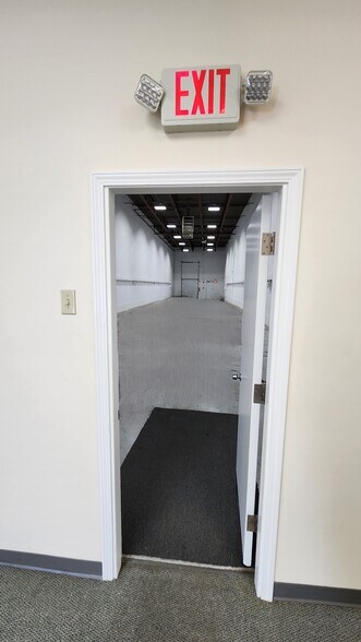 65 Mathewson Dr, Weymouth, MA à louer - Photo du bâtiment - Image 3 de 6