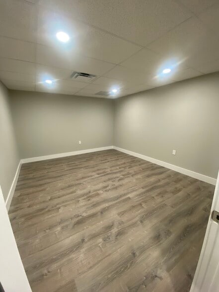 629 N Dixie Fwy, New Smyrna Beach, FL for lease - Interior Photo - Image 3 of 9