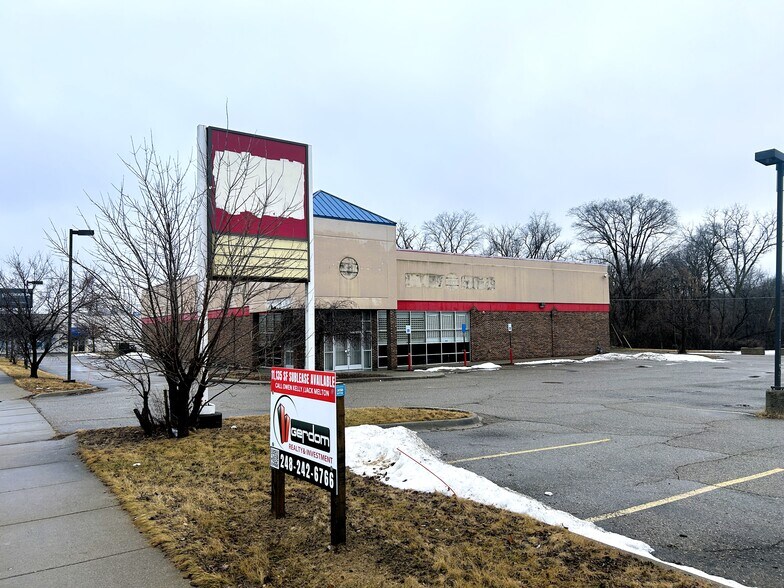 15181 Telegraph Rd, Redford, MI à louer - Photo du bâtiment - Image 2 de 5