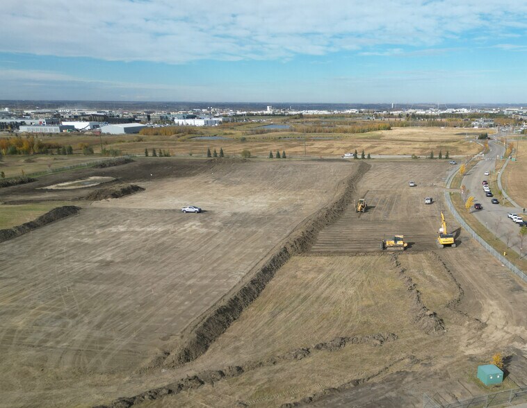 300 Bethel Way, Sherwood Park, AB à louer - Photo du bâtiment - Image 3 de 4
