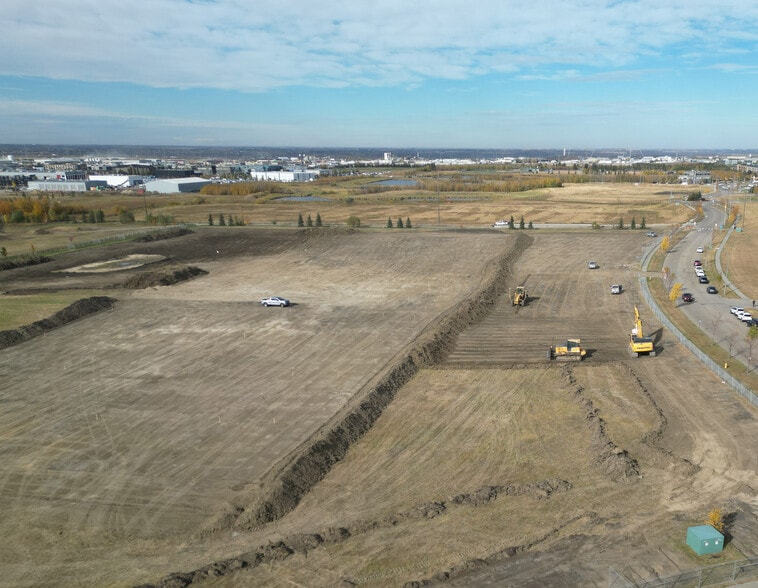 300 Bethel Way, Sherwood Park, AB à louer - Photo du bâtiment - Image 3 de 4