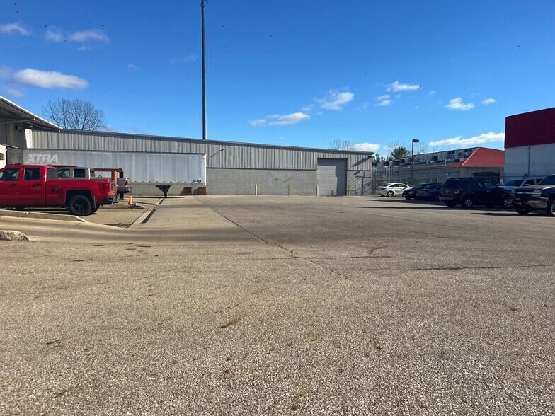 4001 Pearl Rd, Medina, OH à louer - Photo du bâtiment - Image 3 de 4