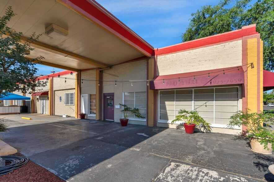 405 W D St, Lemoore, CA à vendre - Photo du bâtiment - Image 2 de 22