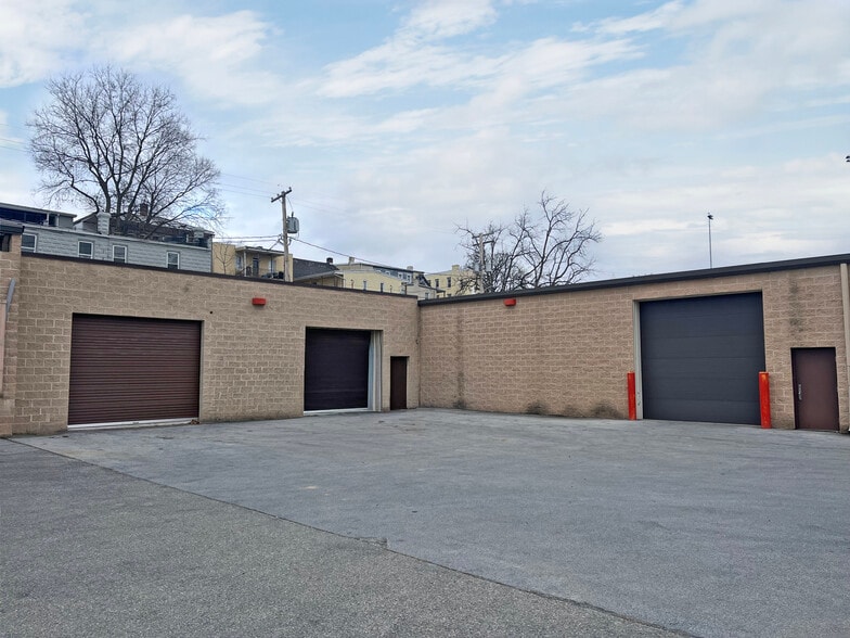 90 W Lee St, Hagerstown, MD à vendre - Photo du bâtiment - Image 2 de 2