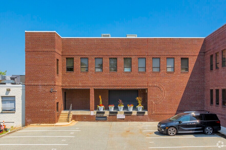12331 Carroll Ave, Rockville, MD à louer - Photo du bâtiment - Image 3 de 7