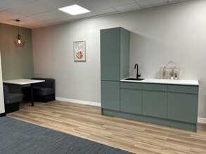 950 Great West Rd, Brentford for lease Interior Photo- Image 2 of 9