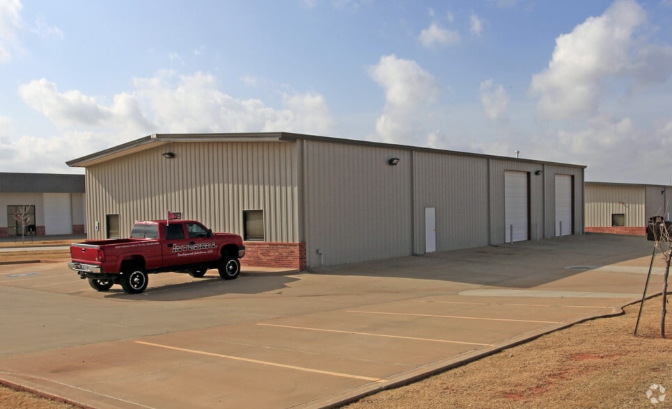 1275 N Air Depot Blvd, Oklahoma City, OK à vendre - Photo du bâtiment - Image 2 de 2