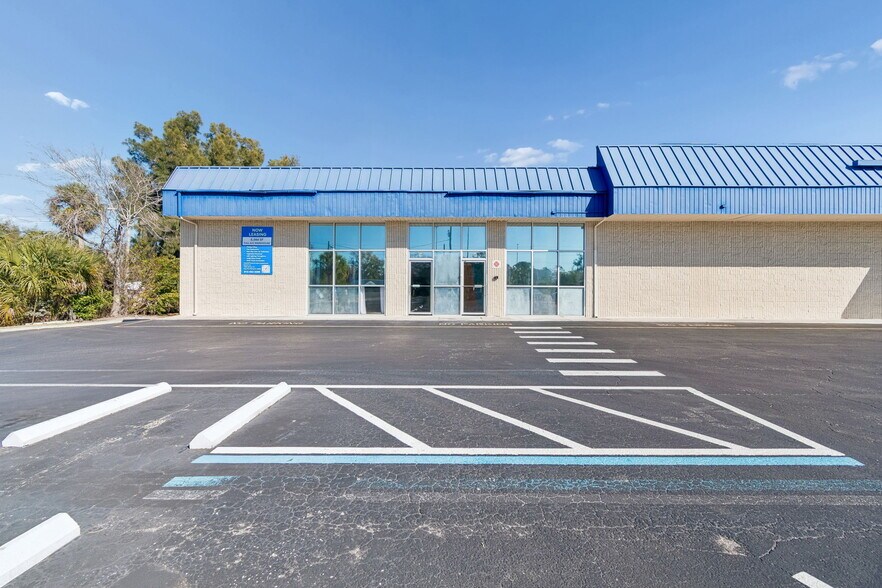 7400 US Highway 19, New Port Richey, FL à louer - Photo du bâtiment - Image 3 de 45