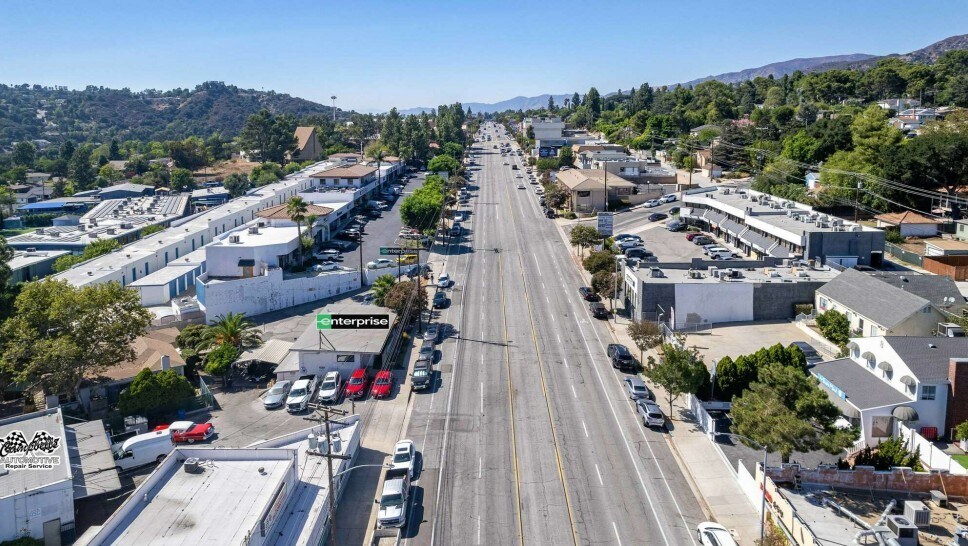 3850 Foothill Blvd, La Crescenta, CA à vendre - Aérien - Image 2 de 10