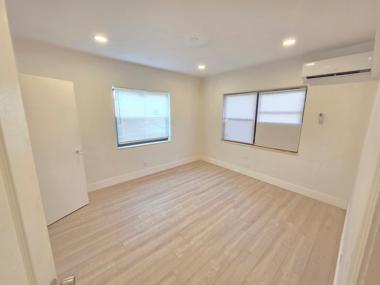 560 NE 15th Ave, Fort Lauderdale, FL for sale - Building Photo - Image 3 of 20