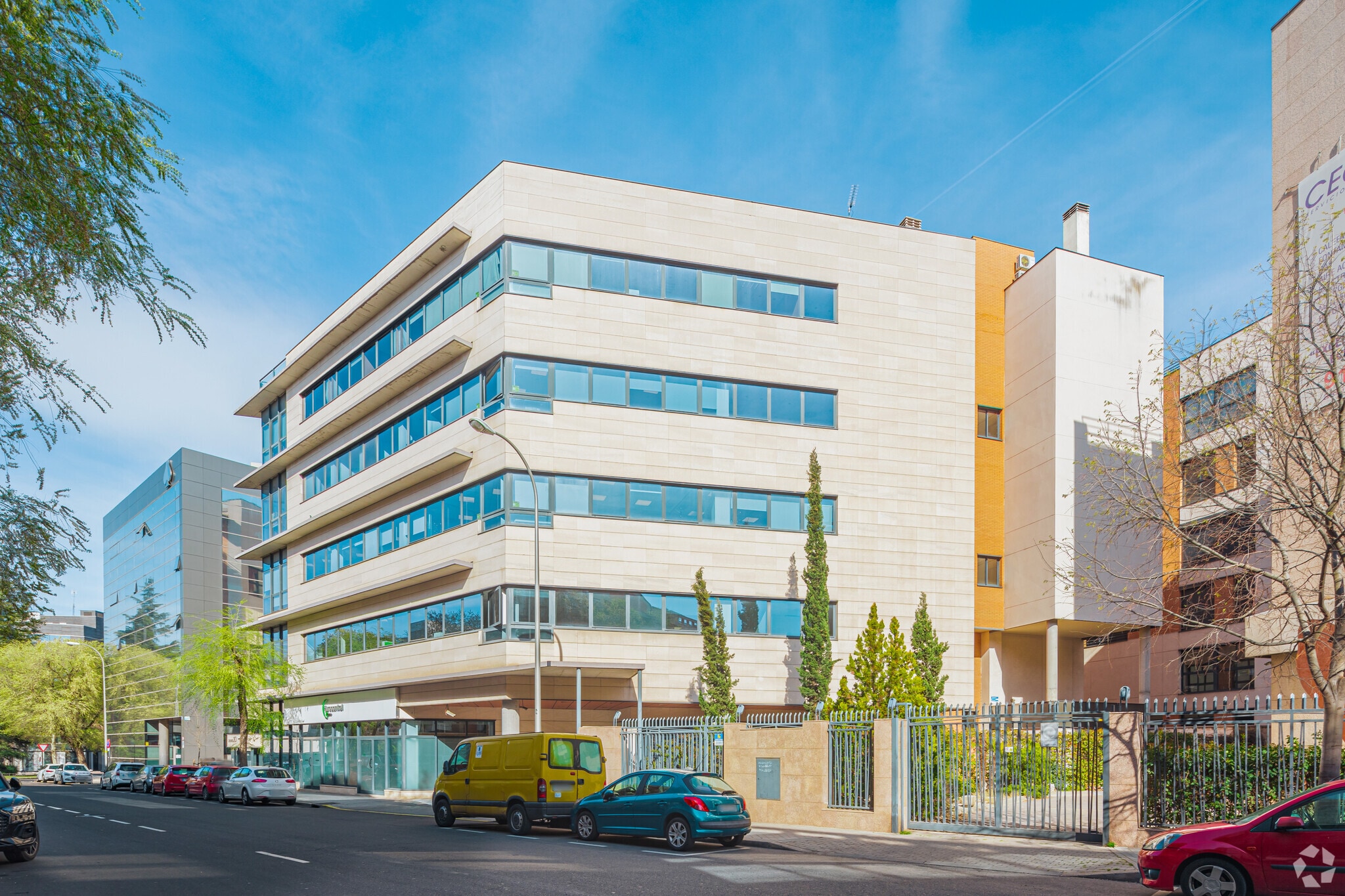 Calle Cronos, 20, Madrid, Madrid for lease Primary Photo- Image 1 of 4