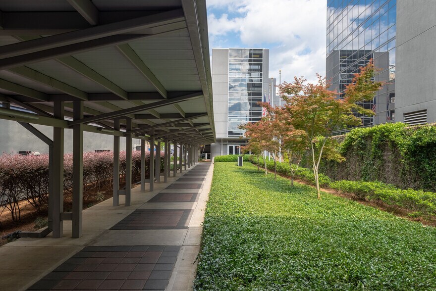 City Centre portefeuille de 2 propriétés à vendre sur LoopNet.ca - Photo du bâtiment - Image 3 de 10