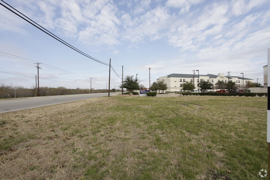 2191 Chisholm Trail Rd, Round Rock, TX à louer - Photo du bâtiment - Image 1 de 15