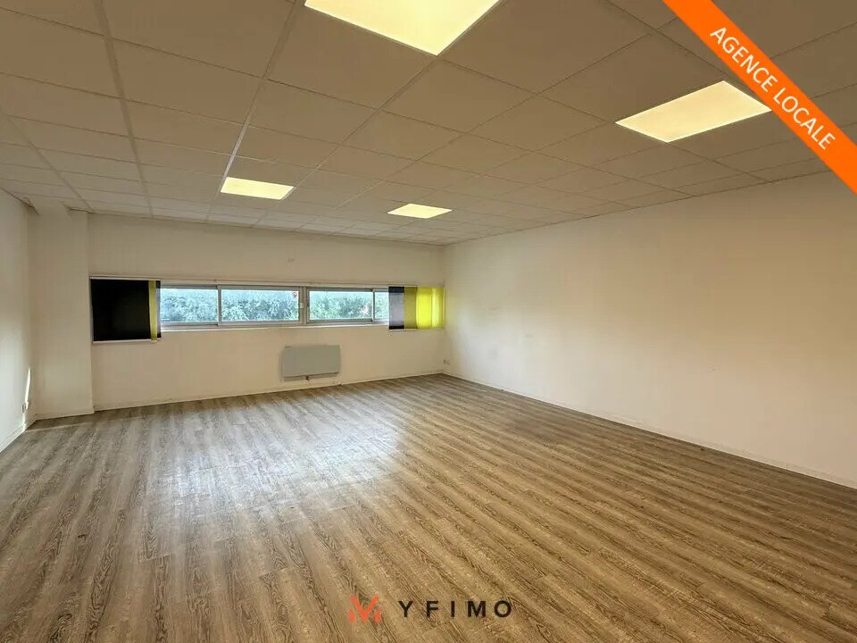 Office in Vernouillet for lease Interior Photo- Image 1 of 6