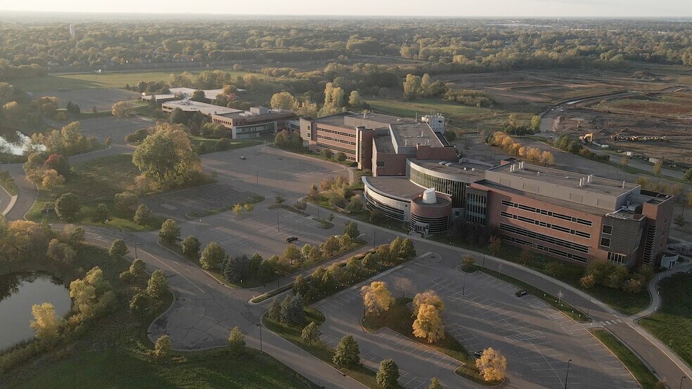 3505 Highpoint Dr N, Oakdale, MN for lease - Building Photo - Image 1 of 12
