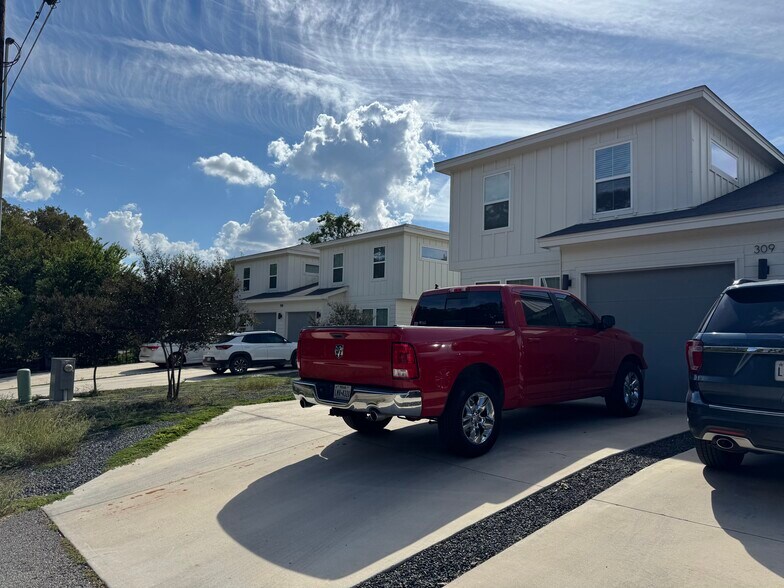 708 S Boundary St, Burnet, TX à vendre - Photo du bâtiment - Image 3 de 4