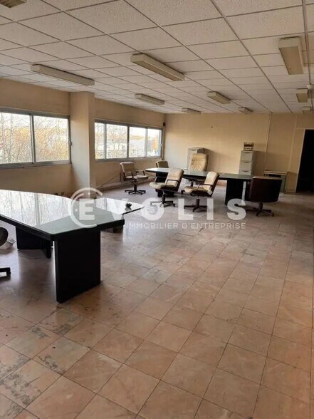 Flex in Buc for sale - Interior Photo - Image 3 of 11