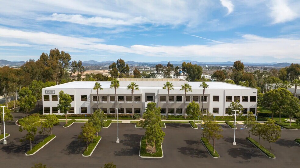 4790 Eastgate Mall, San Diego, CA à louer - Photo du bâtiment - Image 3 de 29