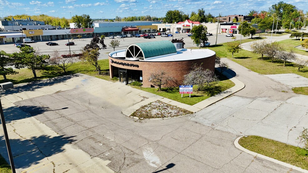 30150 Plymouth Rd, Livonia, MI for lease - Building Photo - Image 3 of 7