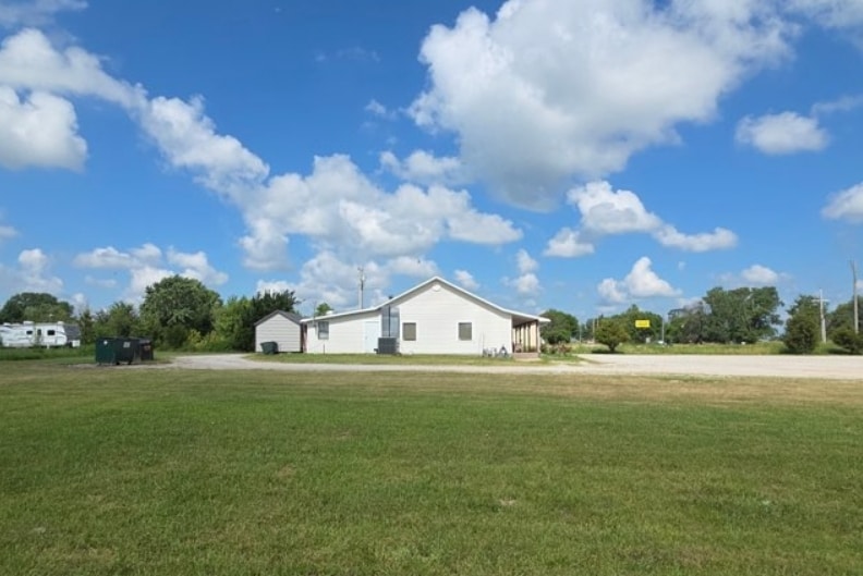 607 W Gene Lathrop Dr, Sheldon, MO à vendre - Photo du bâtiment - Image 2 de 3