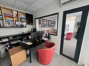 Office in Paris for lease Interior Photo- Image 2 of 3