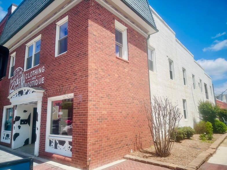103 N College Ave, Newton, NC for lease - Primary Photo - Image 1 of 40