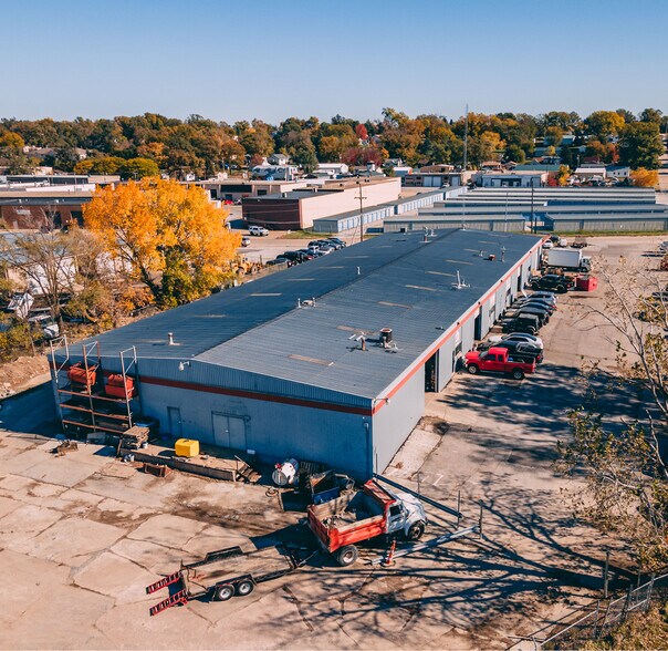 2320 Keystone Dr, Omaha, NE à louer - Photo du bâtiment - Image 2 de 3