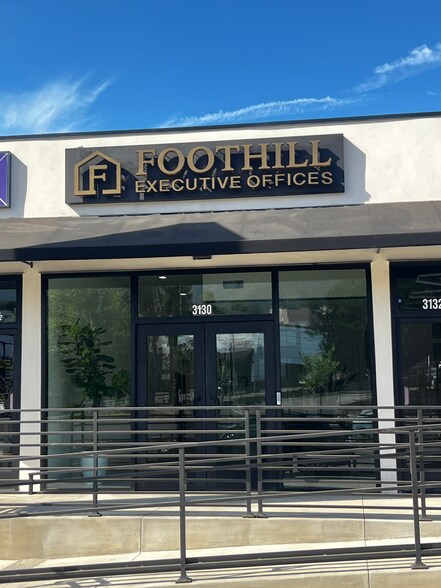 3130-3136 1/2 Foothill Blvd, La Crescenta, CA à louer - Photo du bâtiment - Image 1 de 10