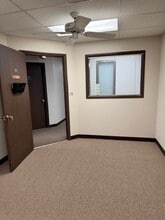 800 W Central Rd, Mount Prospect, IL for lease Interior Photo- Image 2 of 3
