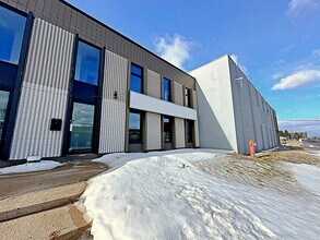 8127 Fraser Av, Fort McMurray, AB à louer Photo intérieure- Image 1 de 45