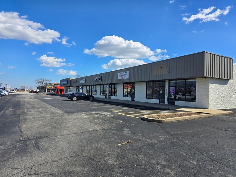 8901 W 159th St, Orland Hills, IL à louer - Photo du bâtiment - Image 2 de 4
