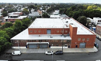 60,000 sf Building With Interior Parking - Entrepôt