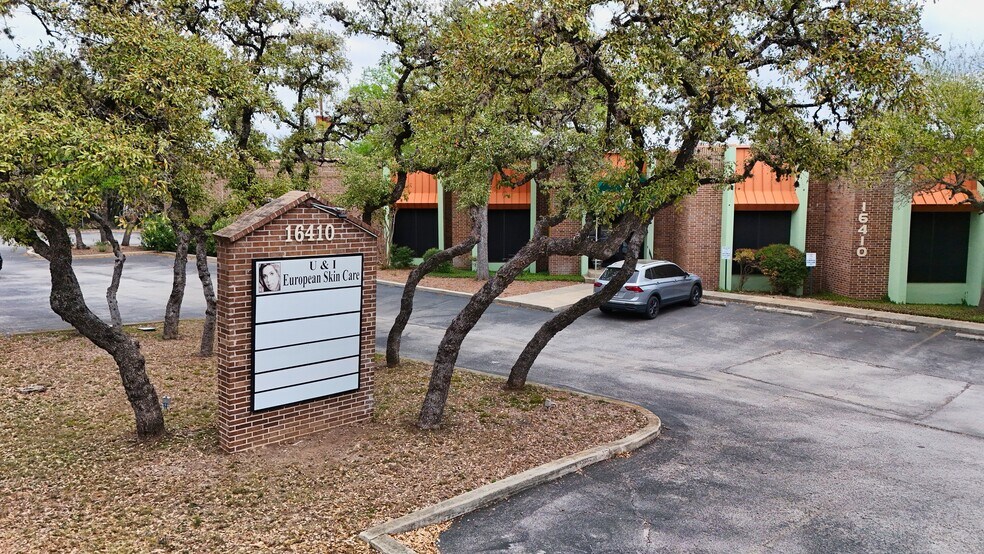 16410 Blanco Rd, San Antonio, TX à vendre - Photo du bâtiment - Image 2 de 11