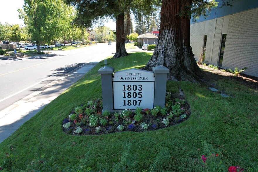 1805 Tribute Rd, Sacramento, CA à louer - Photo du bâtiment - Image 3 de 11