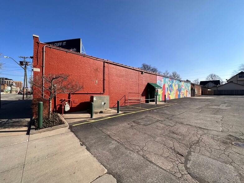 6101 Detroit Ave, Cleveland, OH for lease - Building Photo - Image 2 of 9