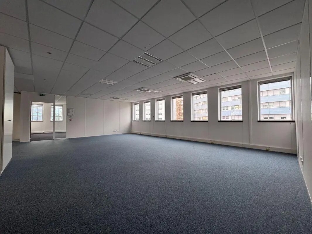 Office in Montreuil for lease Interior Photo- Image 1 of 13