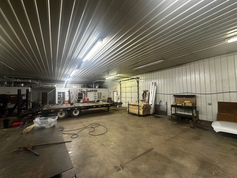 7704 Maltlage Dr, Bayberry, NY à vendre - Photo du bâtiment - Image 3 de 36