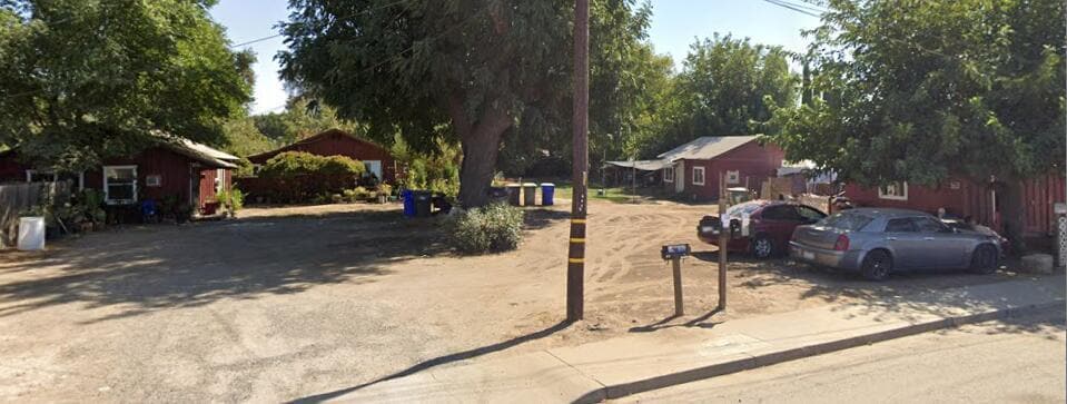 245 W Oakland St, Farmersville, CA for sale - Building Photo - Image 2 of 8