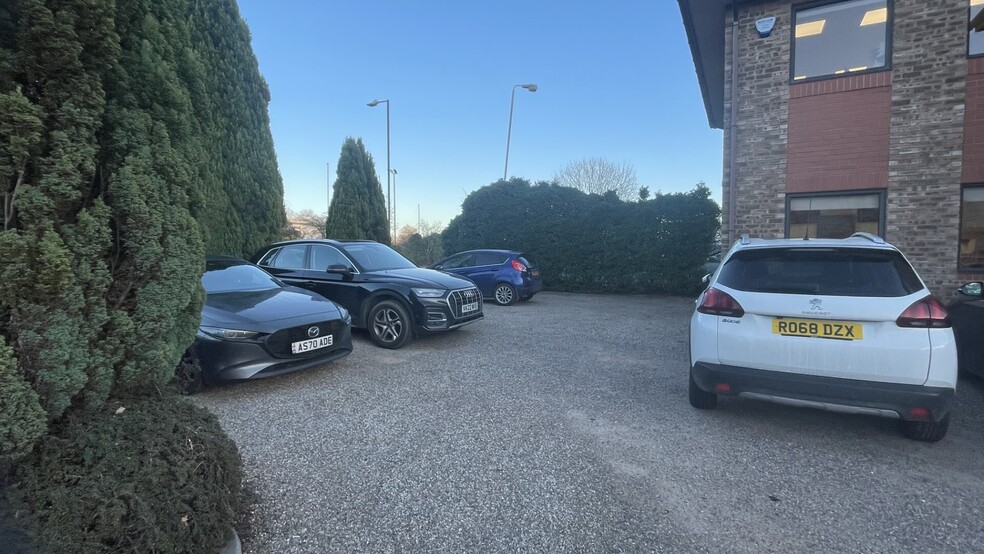 11A Kingswood Rd, Hampton Lovett for lease - Building Photo - Image 3 of 8