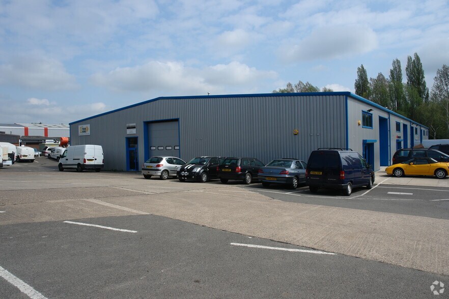 Cunliffe Dr, Kettering à vendre - Photo du bâtiment - Image 2 de 9